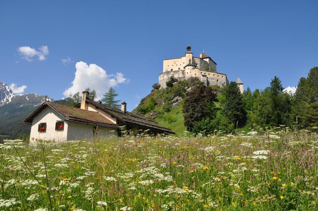 Schlosshotel Chaste Тарасп Экстерьер фото